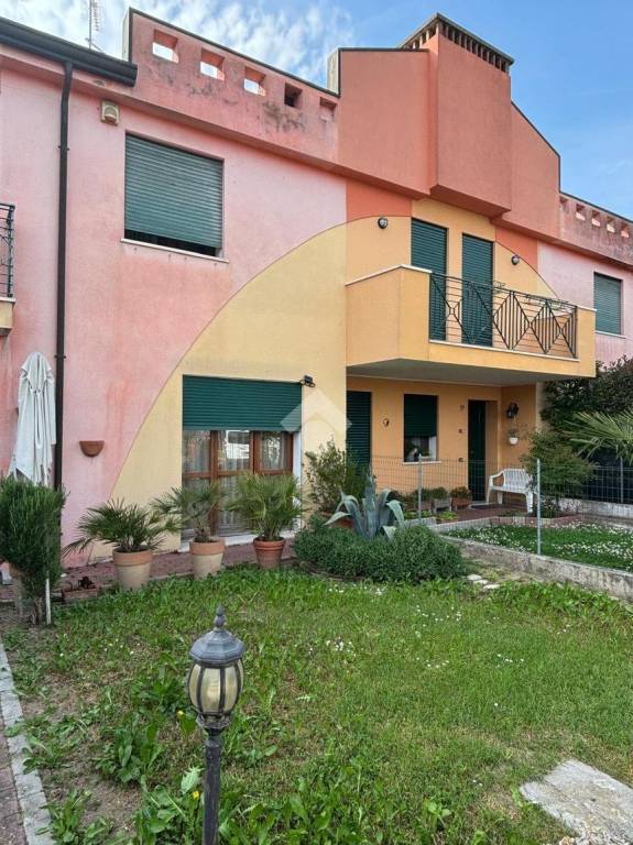 casa indipendente in vendita a Vescovana