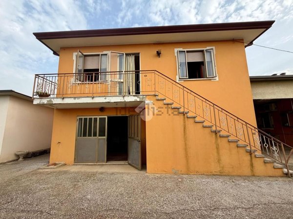 appartamento in vendita a Vescovana in zona Santa Maria D'Adige