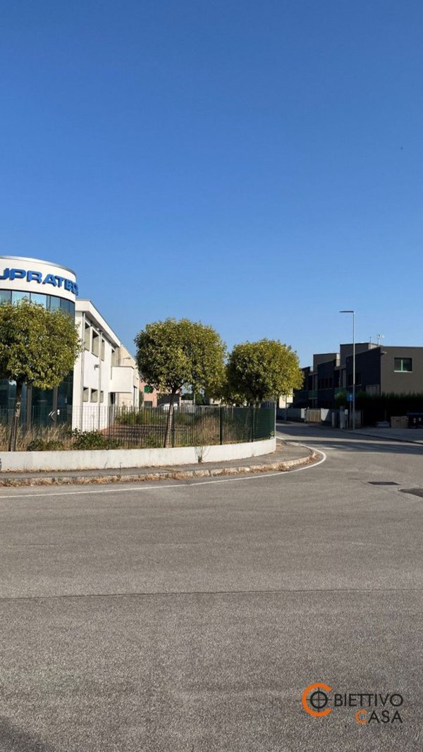 locale commerciale in vendita a Vigodarzere in zona Saletto