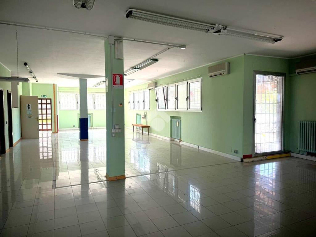 locale commerciale in vendita a Vigonza in zona Peraga