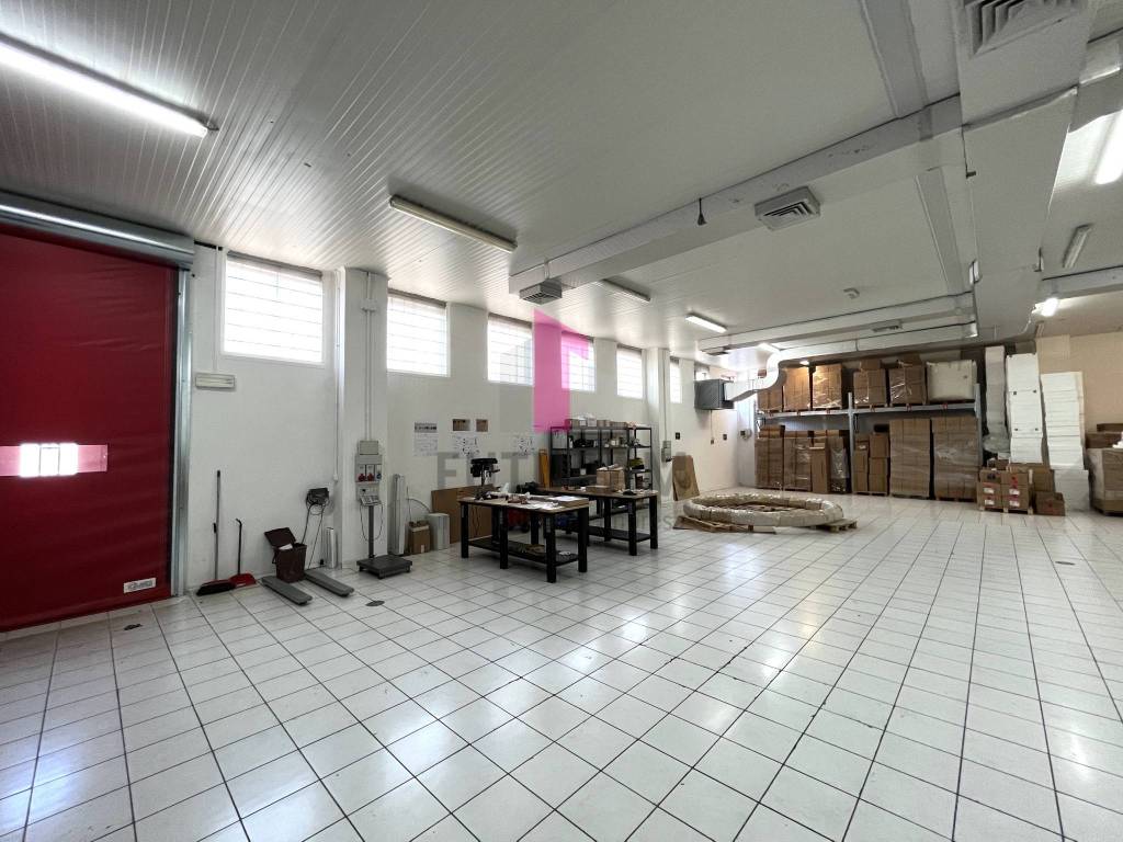 locale commerciale in vendita a Vigonza in zona Peraga