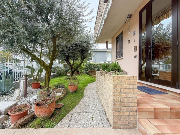 casa indipendente in vendita a Vigonza in zona Perarolo
