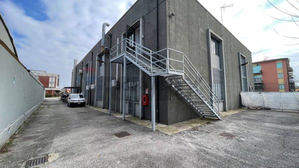 locale di sgombero in vendita a Vigonza in zona Perarolo