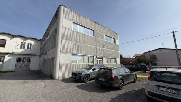 negozio in vendita a Vigonza in zona Peraga