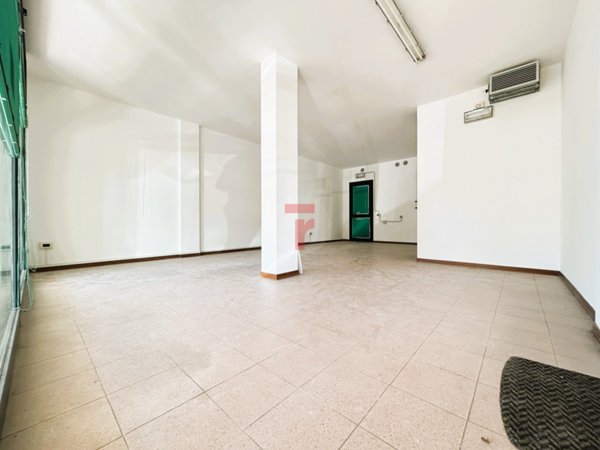 negozio in vendita a Vigonza in zona Perarolo