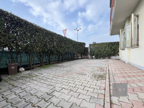 casa indipendente in vendita a Villa del Conte in zona Abbazia Pisani