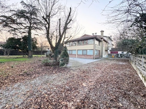 casa indipendente in vendita a Villa del Conte in zona Abbazia Pisani