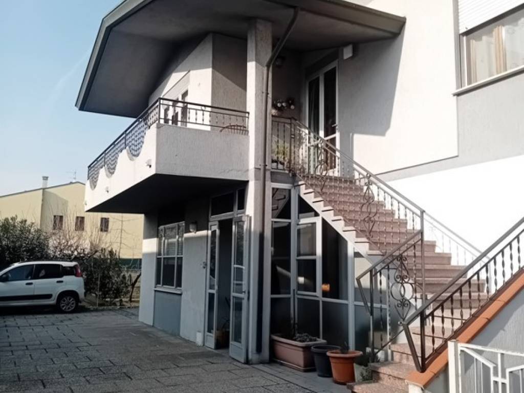 casa indipendente in vendita a Villa del Conte in zona Abbazia Pisani