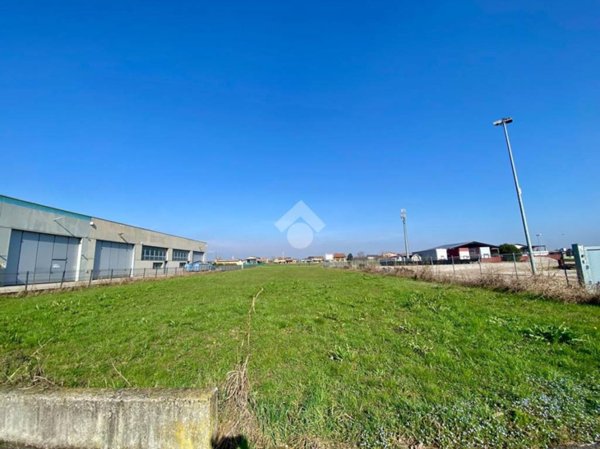 terreno edificabile in vendita a Villa del Conte