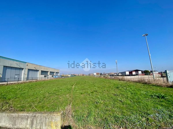 terreno edificabile in vendita a Villa del Conte