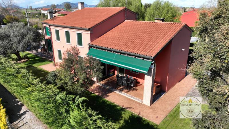 casa indipendente in vendita a Villa Estense