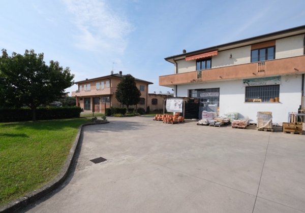 casa indipendente in vendita a Villa Estense