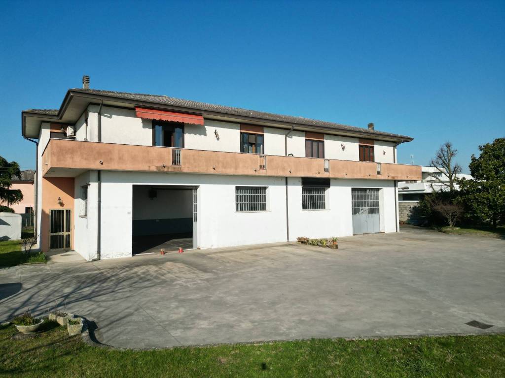 casa indipendente in vendita a Villa Estense