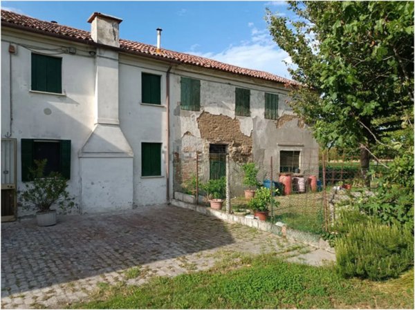 casa indipendente in vendita a Villa Estense