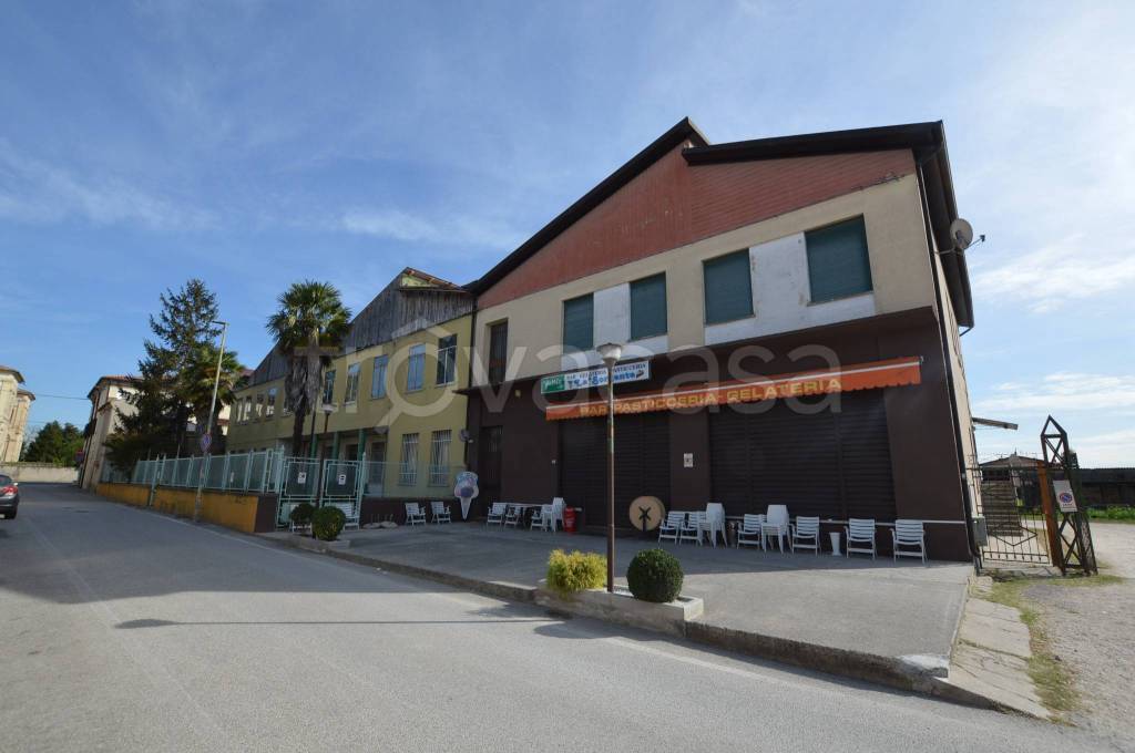negozio in vendita a Villa Estense