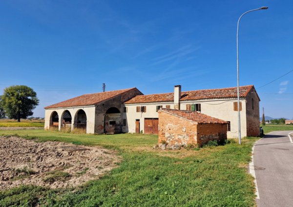 casa indipendente in vendita a Villa Estense