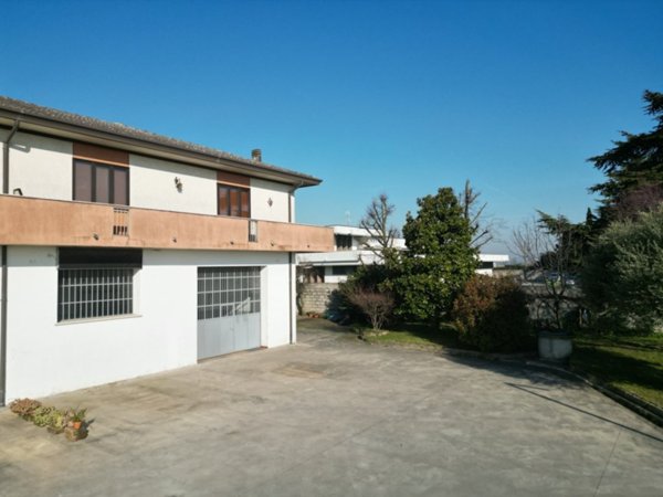 casa indipendente in vendita a Villa Estense