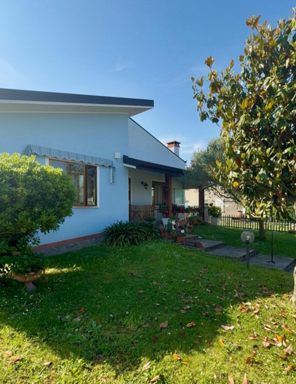 casa indipendente in vendita a Villa Estense