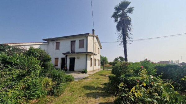 casa indipendente in vendita a Villa Estense