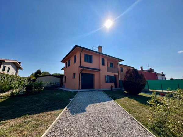 casa indipendente in vendita a Villa Estense