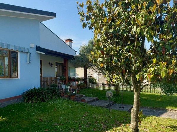 casa indipendente in vendita a Villa Estense