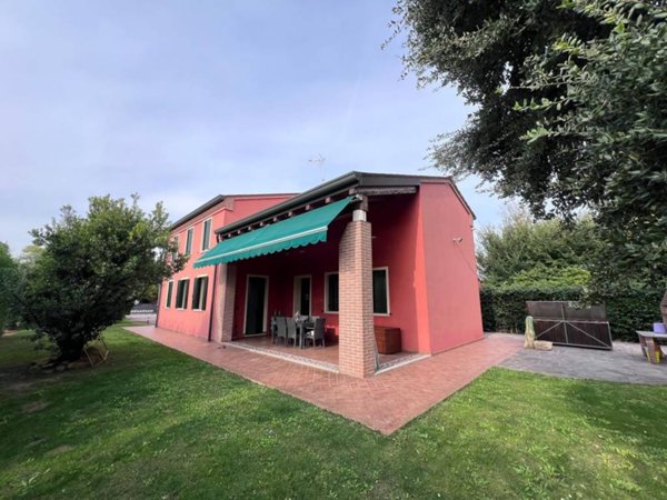 casa indipendente in vendita a Villa Estense