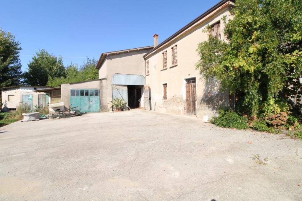 casa indipendente in vendita a Villa Estense