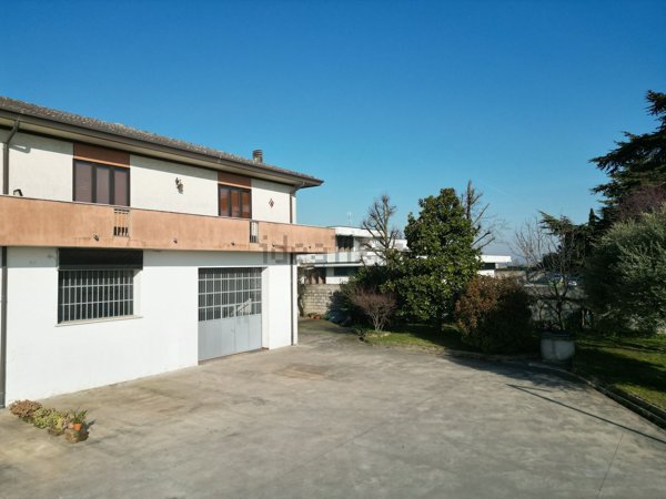 casa indipendente in vendita a Villa Estense