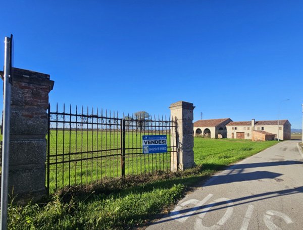 casa indipendente in vendita a Villa Estense