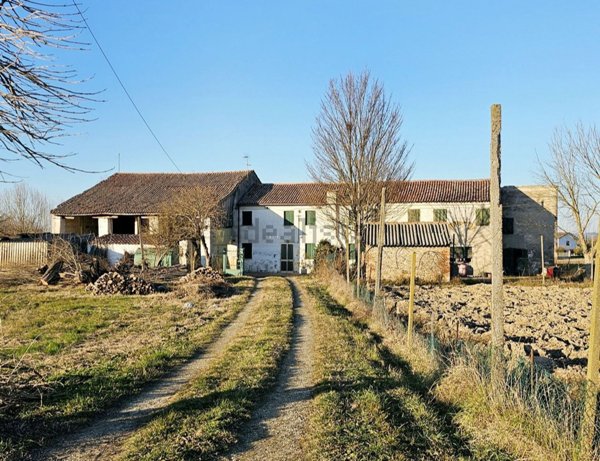 casa indipendente in vendita a Villa Estense