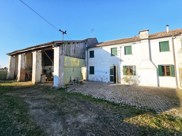 casa indipendente in vendita a Villa Estense in zona Finale