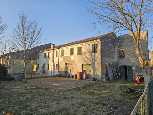 casa semindipendente in vendita a Villa Estense