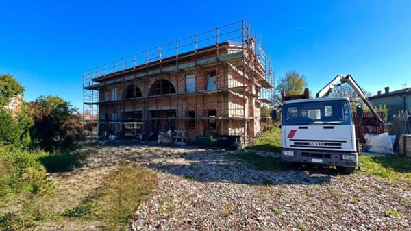 casa indipendente in vendita a Villa Estense