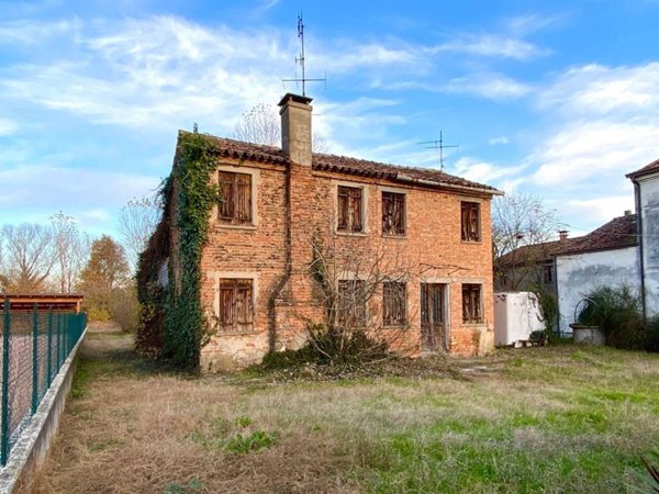 casa indipendente in vendita a Villa Estense in zona Finale