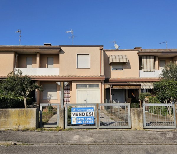 casa indipendente in vendita a Villa Estense in zona Finale