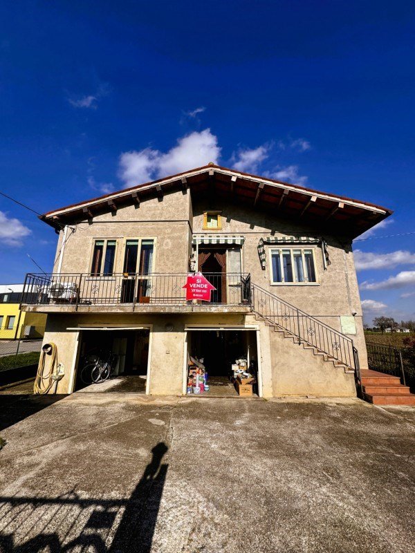 casa indipendente in vendita a Villa Estense in zona Finale