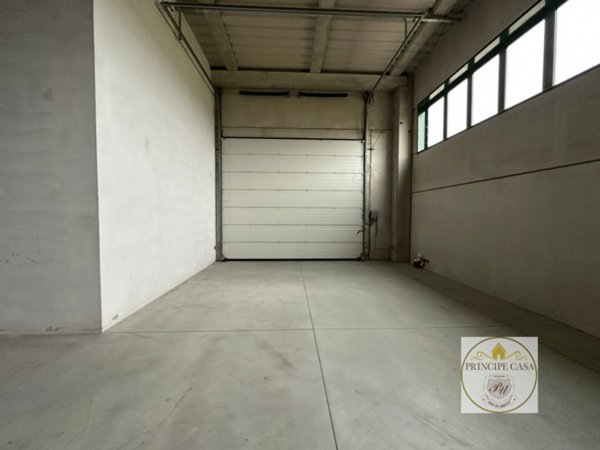 locale di sgombero in vendita a Villa Estense
