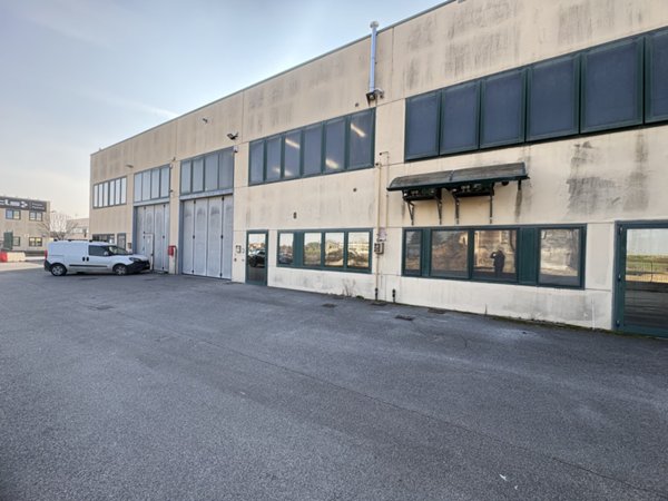 locale commerciale in vendita a Villafranca Padovana in zona Taggì di Sopra