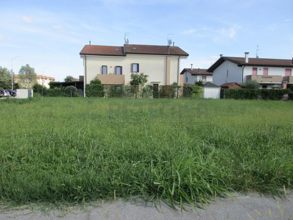 terreno edificabile in vendita a Villanova di Camposampiero in zona Mussolini