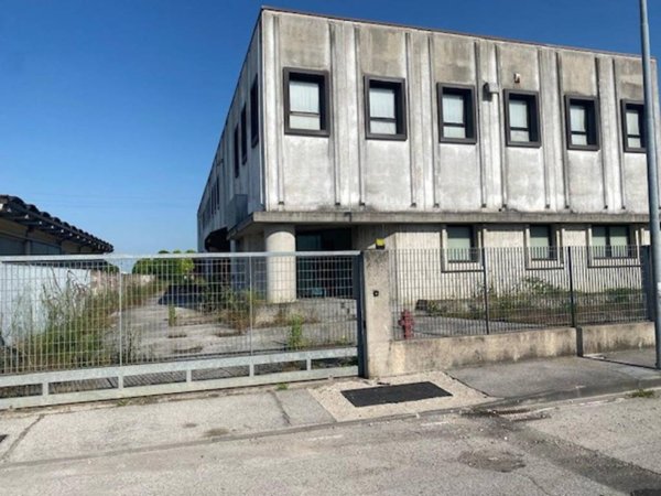 locale commerciale in vendita a Villanova di Camposampiero