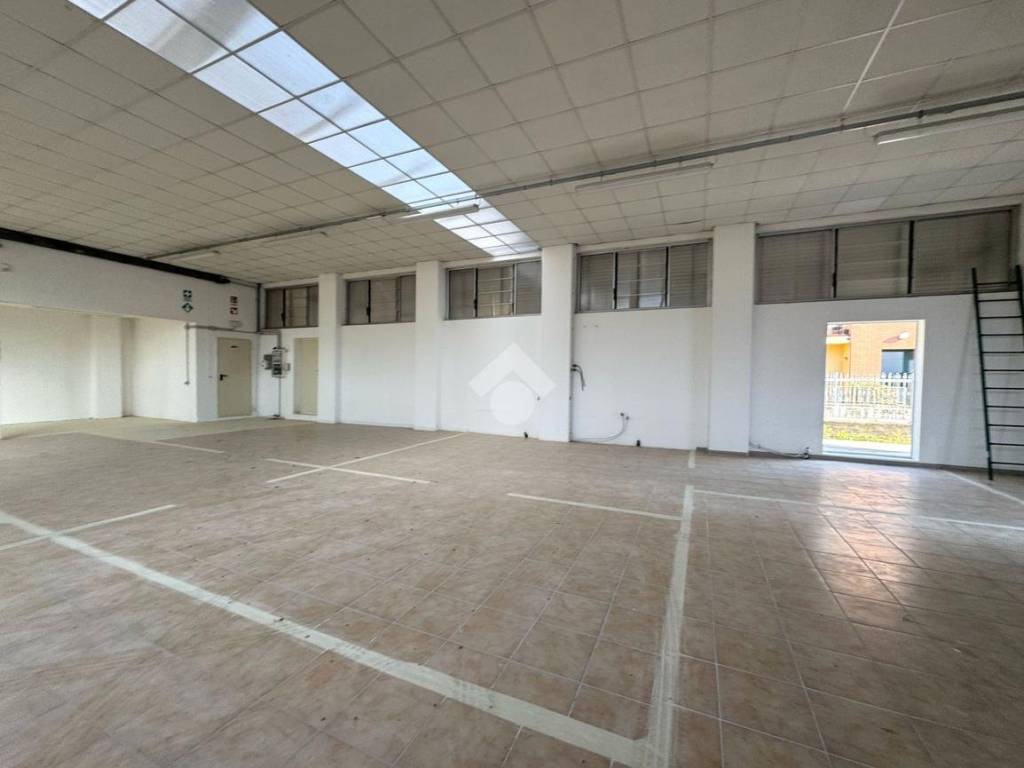 locale commerciale in vendita a Villanova di Camposampiero