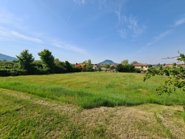 terreno edificabile in vendita a Vo'