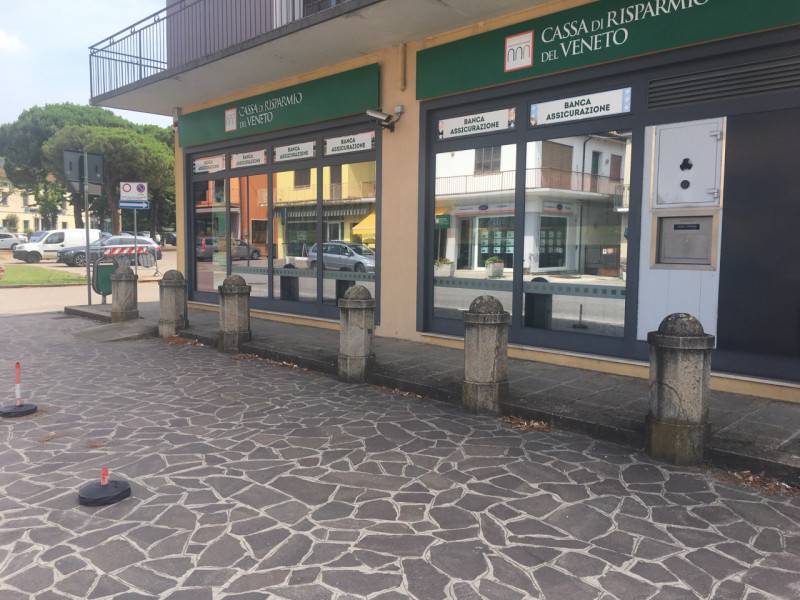 locale commerciale in vendita a Vo'