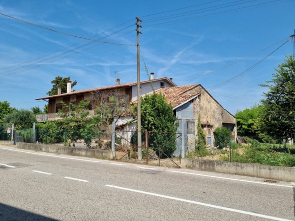 casa indipendente in vendita a Vo'