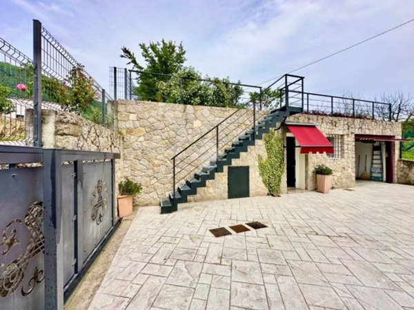 casa indipendente in vendita a Vo'
