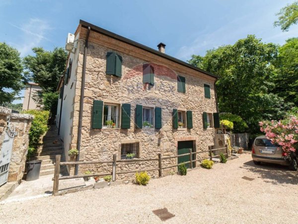 casa indipendente in vendita a Vo'