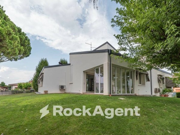 casa indipendente in vendita a Vo'