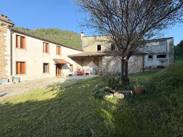 casa indipendente in vendita a Vo'