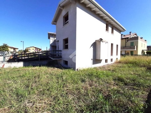 casa indipendente in vendita a Vo'