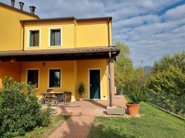 casa indipendente in vendita a Vo'